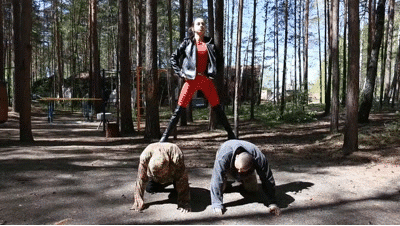 The defeated guys are trying to get revenge on Tiffany The defeated guys are trying to get revenge on Tiffany